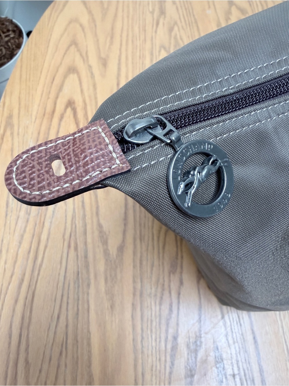 Longchamp Olive Green Travel Weekender Duffel Bag with Leather Handles - Picture 3 of 16
